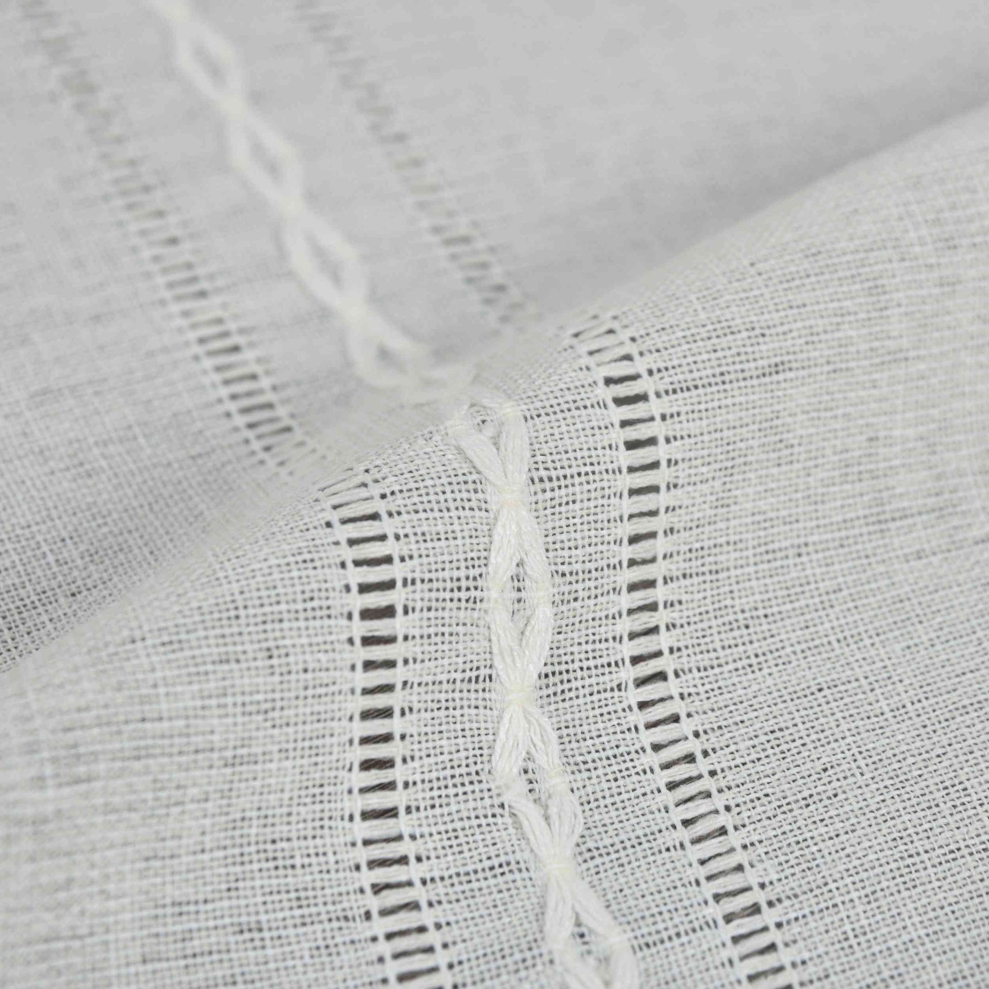 Halbtransparente Gardine mit Ösen »Leipzig« Kettenmuster lichtdurchlässig elegante Struktur 202450-gardinenbox.de