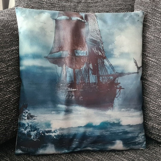 Kissenbezug Piratenschiff auf dem Meer - 45cm x 45cm-Tinisu