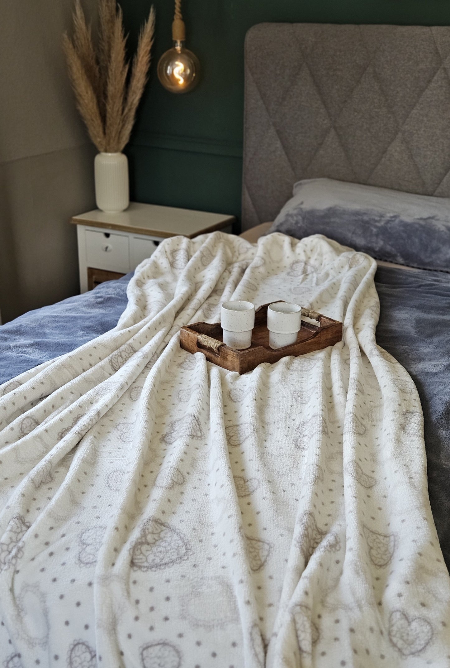 Kuscheldecke Herzen 150x200 cm Creme Grau Beige Rot Wohndecke