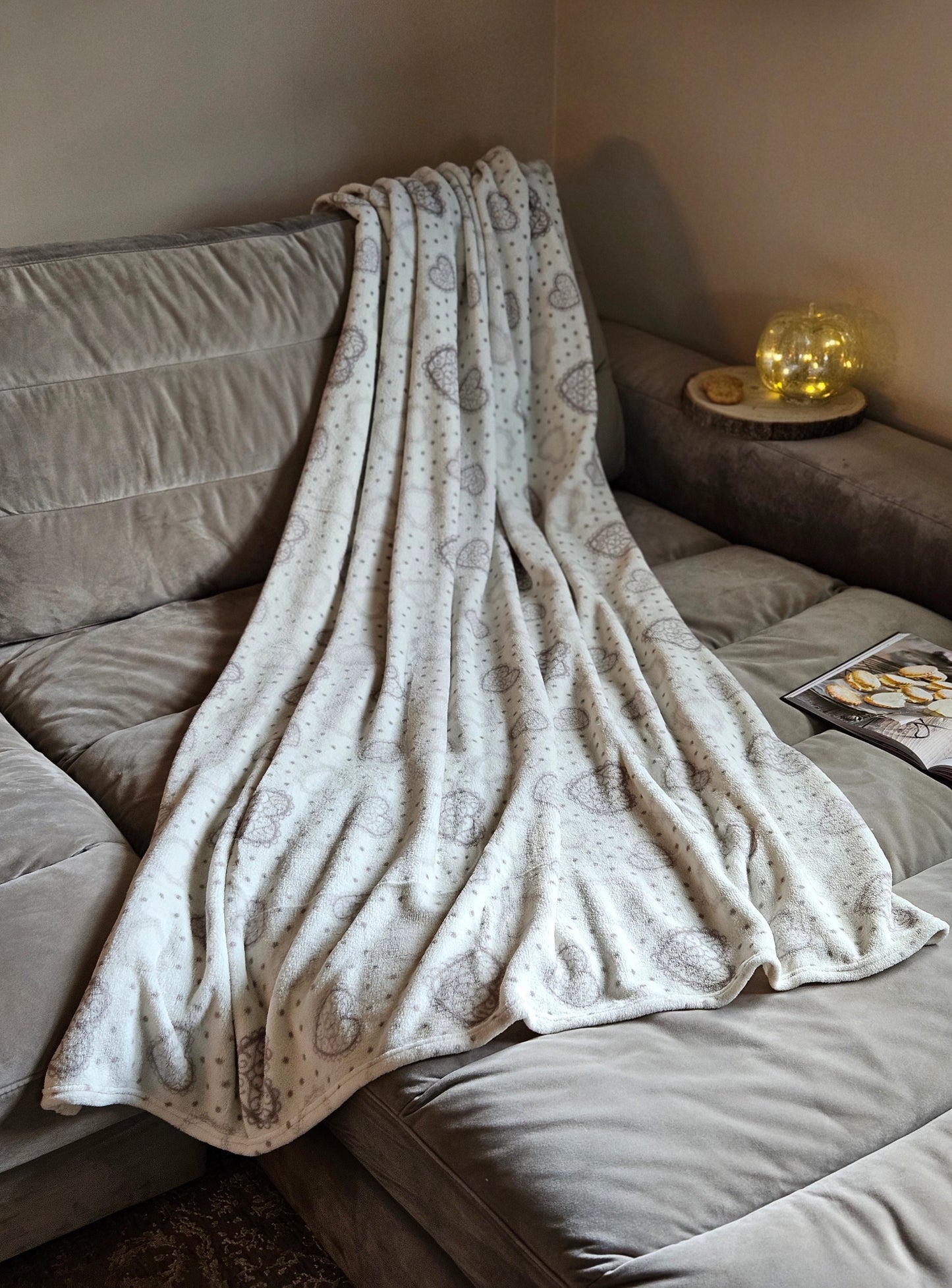 Kuscheldecke Herzen 150x200 cm Creme Grau Beige Rot Wohndecke