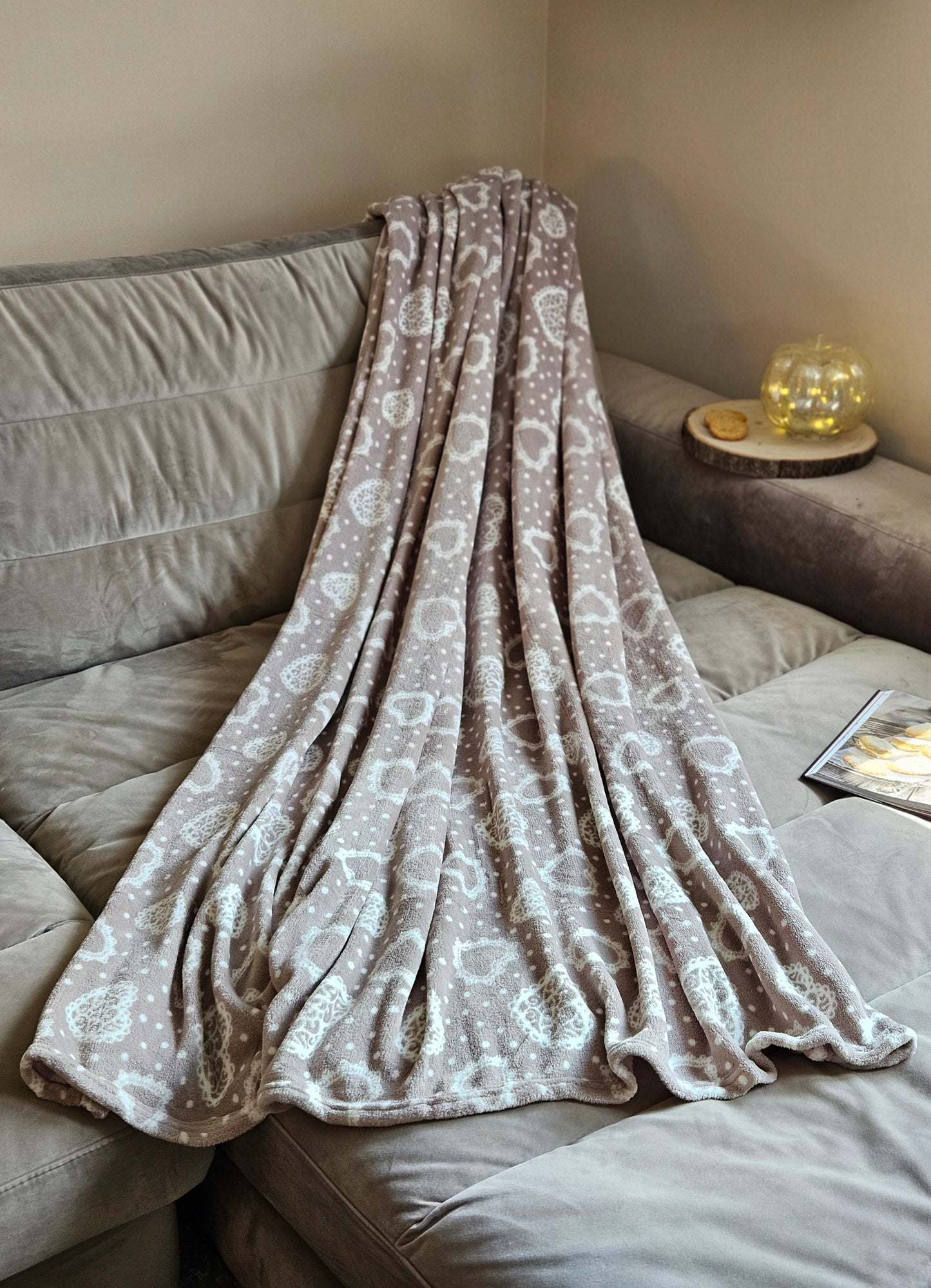 Kuscheldecke Herzen 150x200 cm Creme Grau Beige Rot Wohndecke