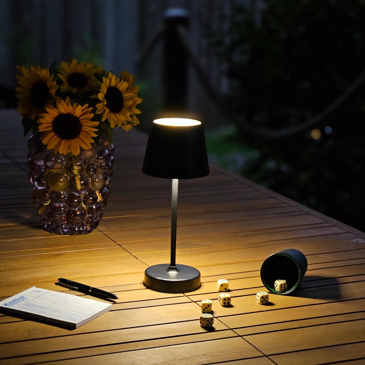 Tischleuchte Lampe Leuchte LED weiß schwarz Batterie Leselampe Nachttischlampe