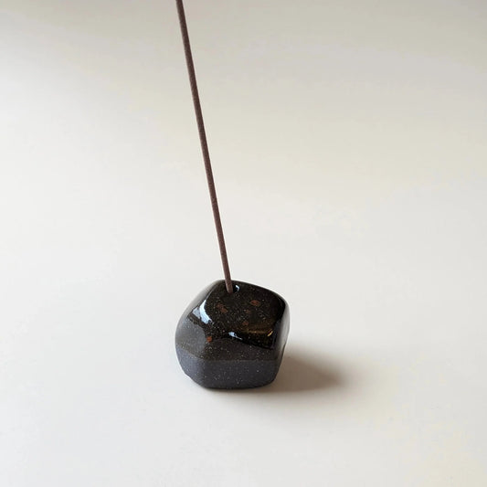 no need for more - Räucherstäbchenhalter - Keramik - Pebble