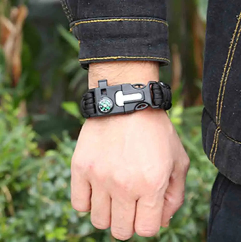 Multifunktionales Survival Armband mit Kompass und Pfeife