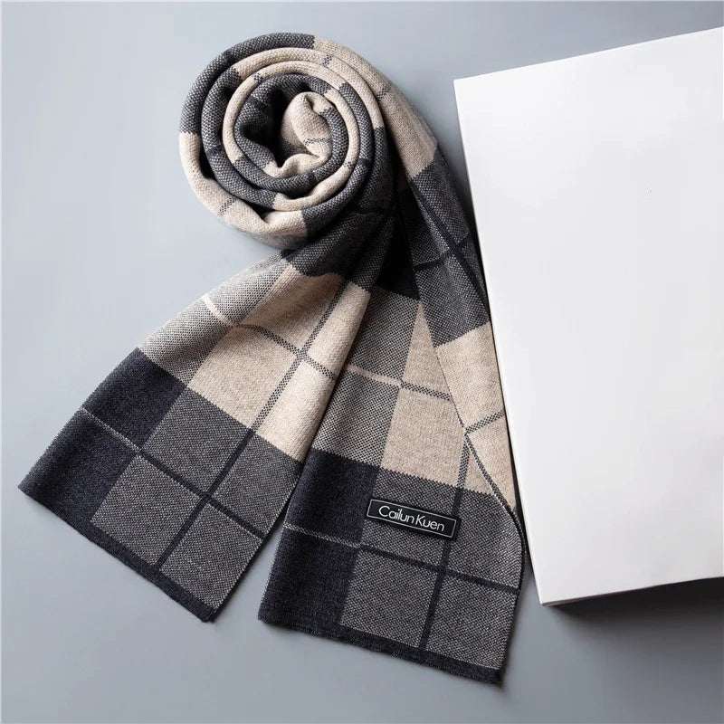 Weicher Kaschmirschal für Herren mit Karomuster und Fransen