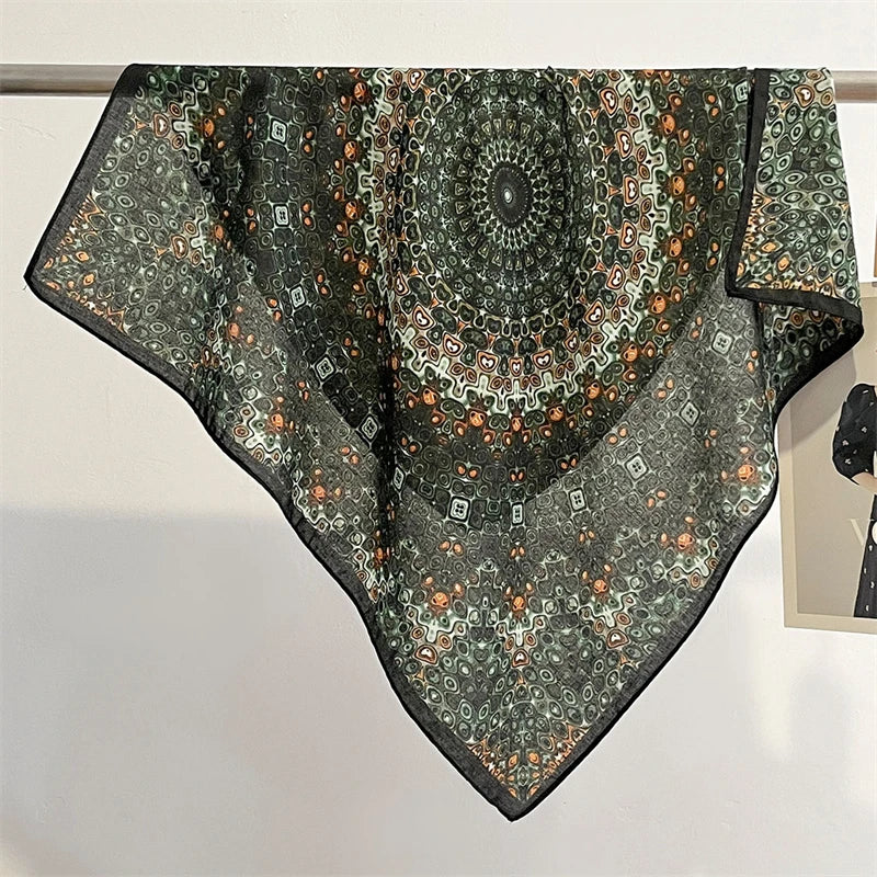 Vielseitiges Halstuch mit Druckmuster für Damen und alle Jahreszeiten