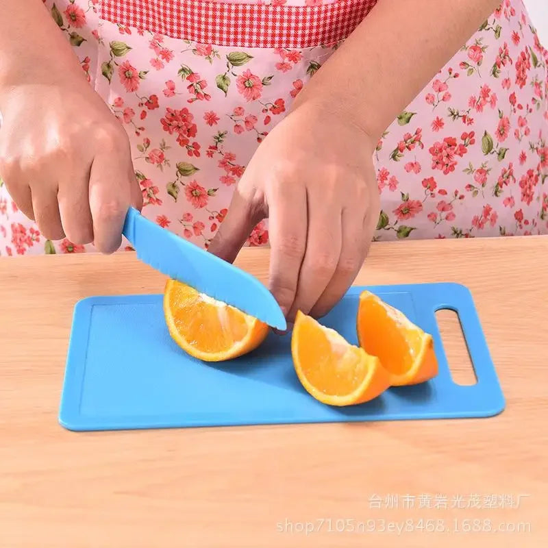 Sichere Kunststoff Kinder Küchenmesser mit Sägezahn Klinge für Obst und Gemüse