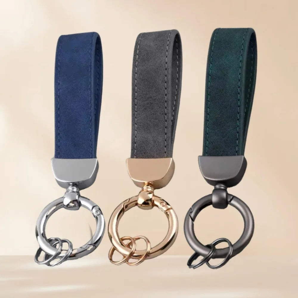 Individueller Retro Schlüsselanhänger aus Leder mit Edelstahl Akzent