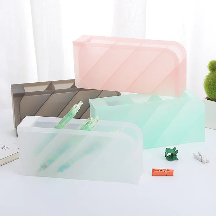 Praktischer quadratischer Stifthalter aus Kunststoff für Schreibtisch