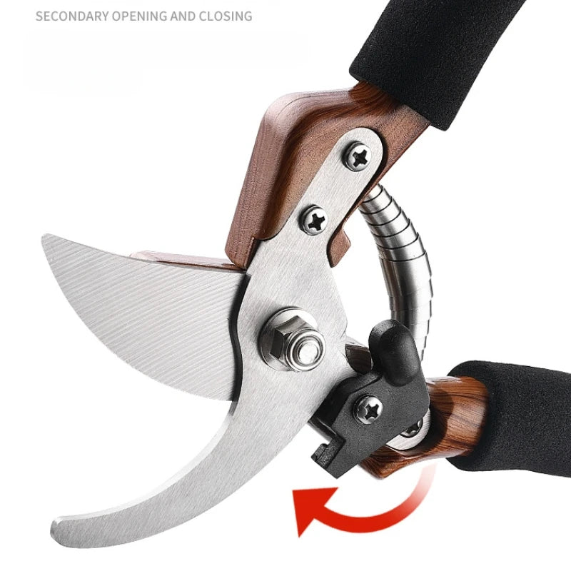 Scharfe Gartenschere mit rutschfestem Griff für Pflanzen und Gartenpflege