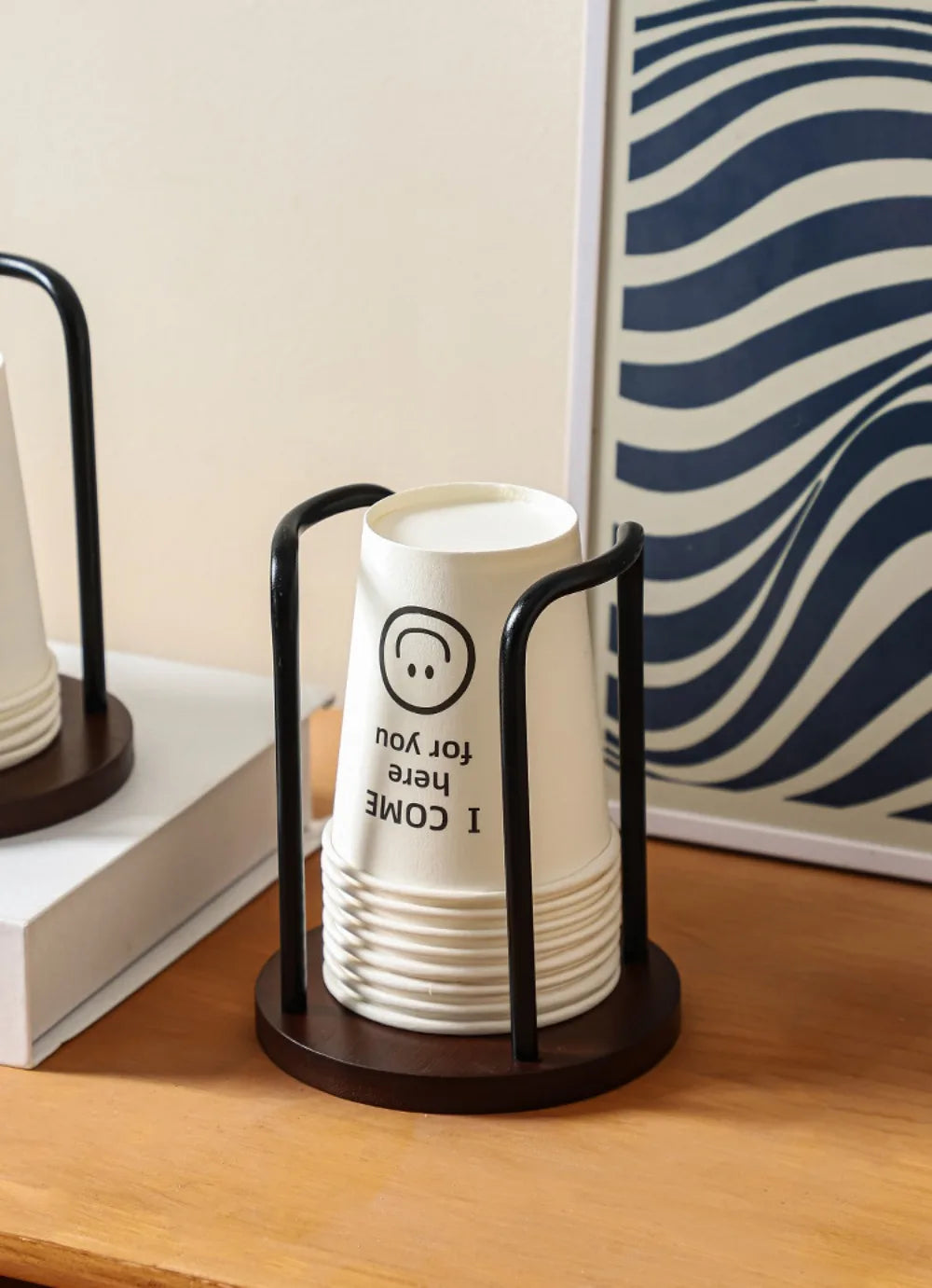 Praktischer Pappbecherhalter aus Holz für Schreibtisch und Küche