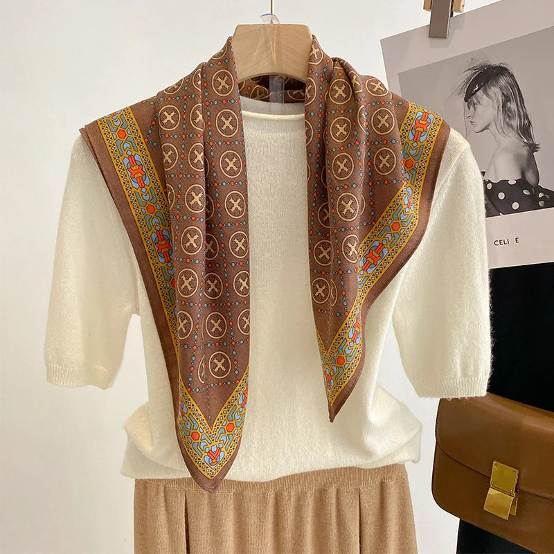 Vielseitiges Halstuch mit Druckmuster für Damen und alle Jahreszeiten