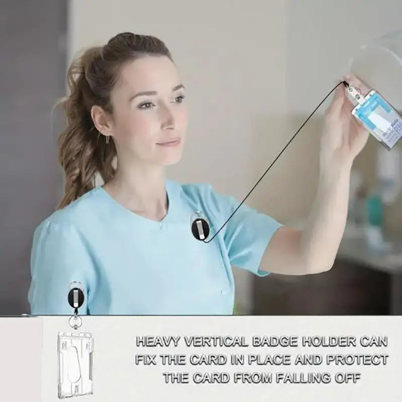 Transparenter Ausweishalter mit Doppelkarten-Slots und Rollclip