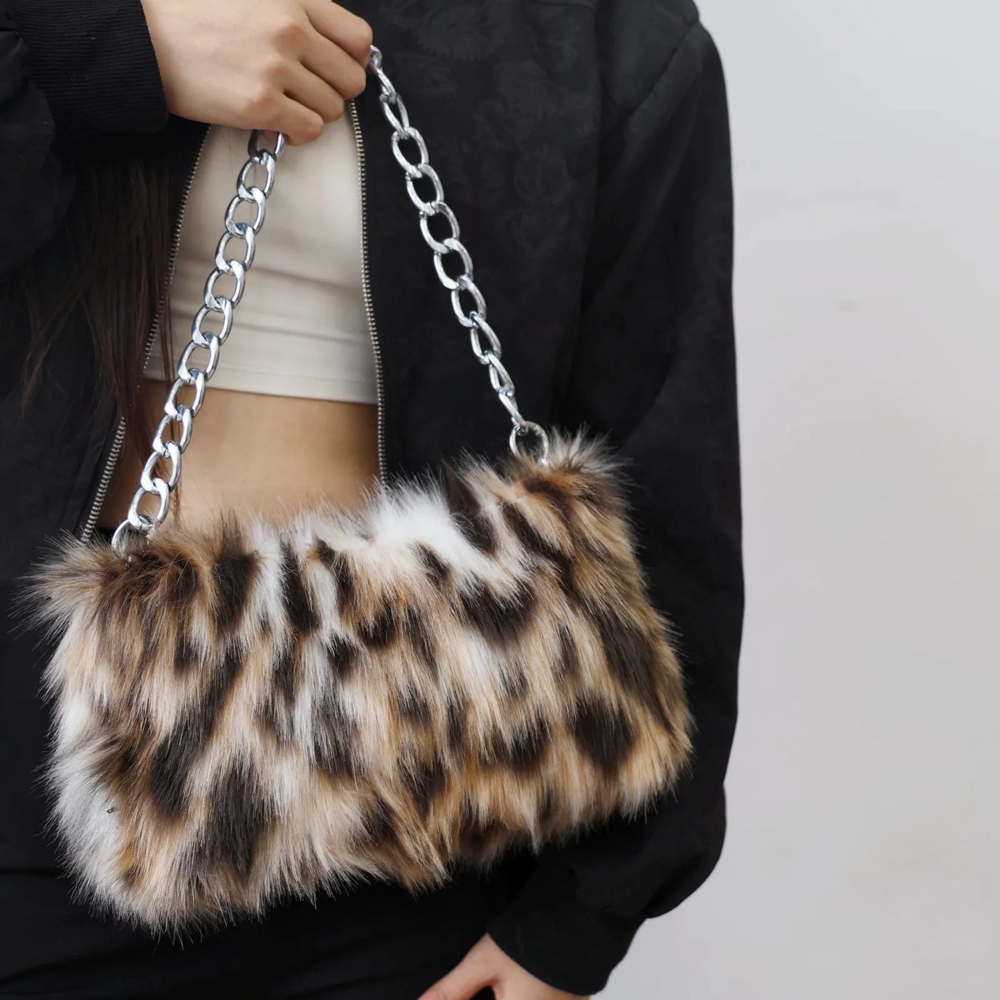 Stylische Plüsch Unterarm Schultertasche im Leopard Design für Damen