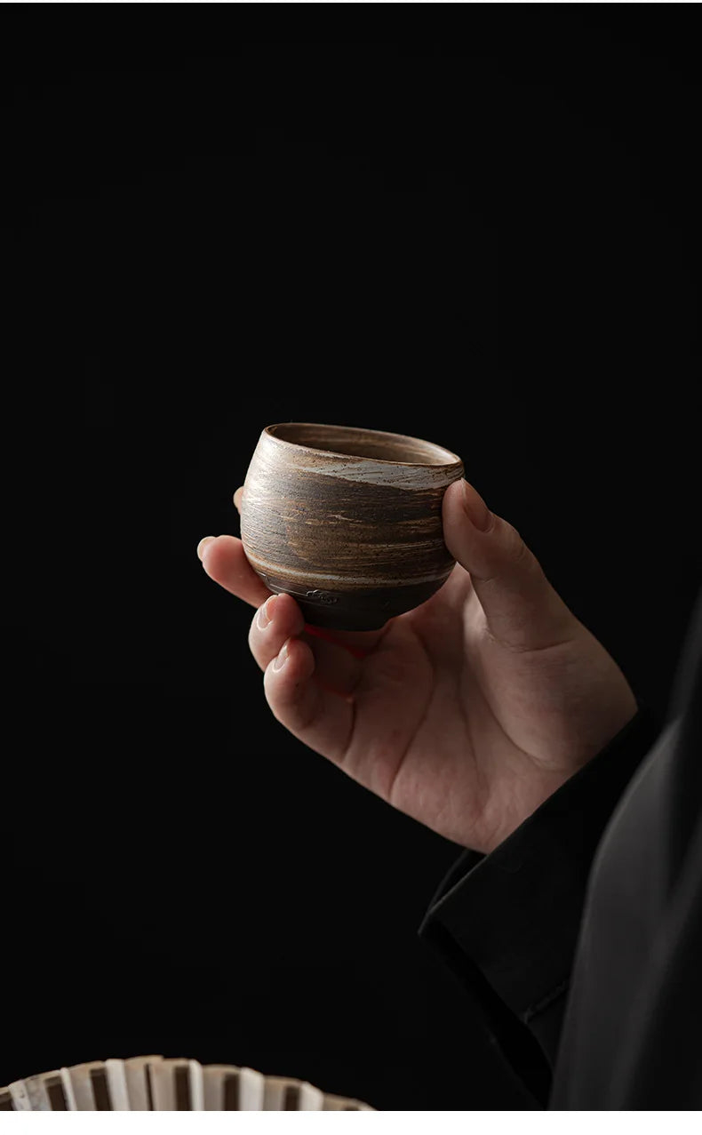 Handgefertigte Keramik Teetasse im japanischen Stil