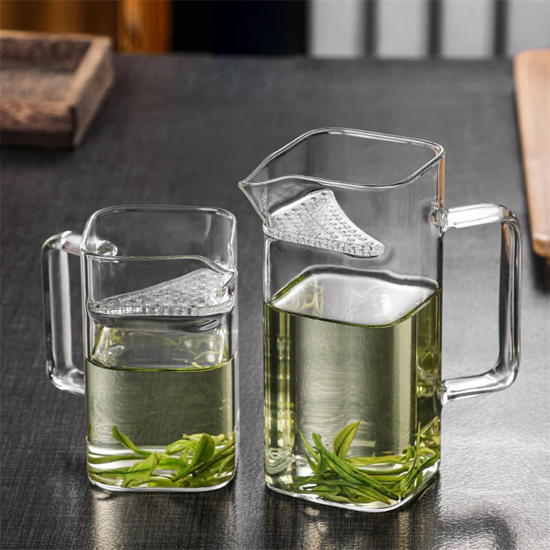 Quadratischer Teekrug aus Borosilikatglas mit Filter und fairer Tasse