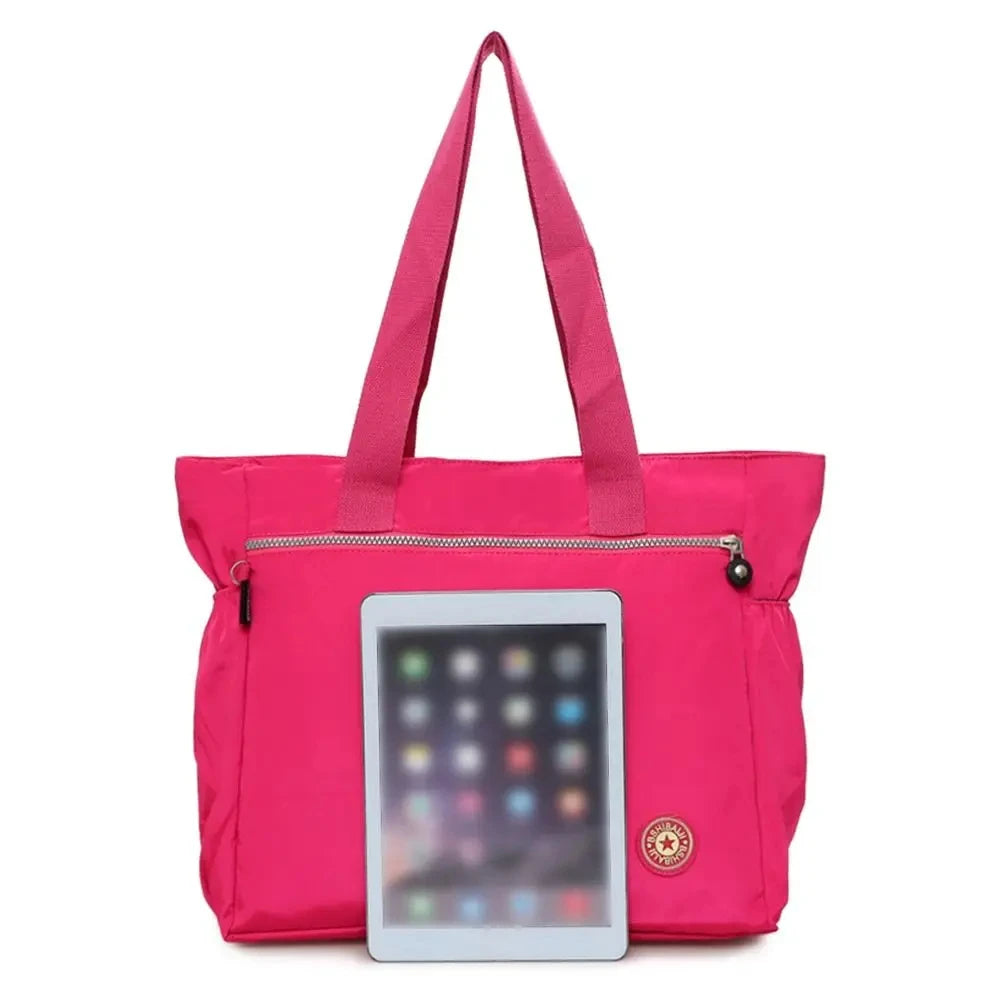 Große Damen Einkaufstasche aus Nylon mit viel Stauraum und praktischem Design