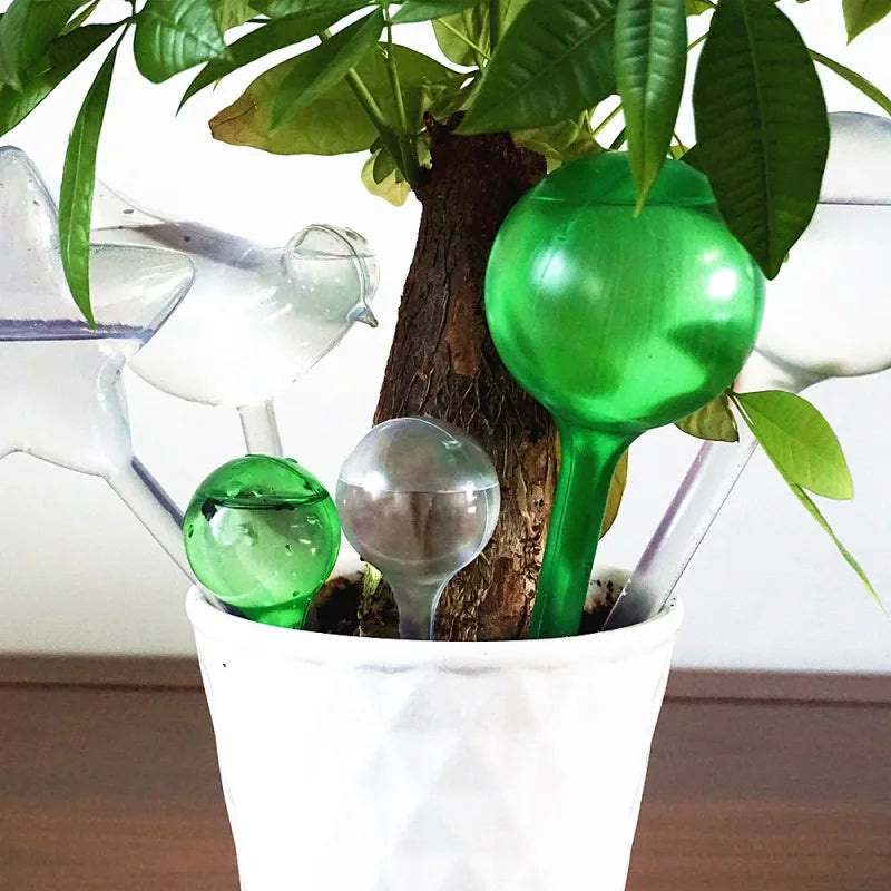Effiziente Selbstbewässerung: PVC Tropfkugel für Zimmer- - Gartenpflanzen, groß/klein