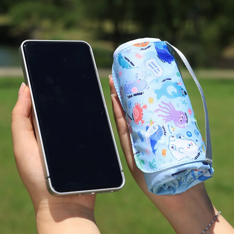 Wasserdichte faltbare Picknickmatte im praktischen Taschenformat