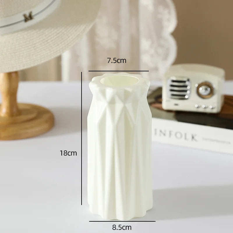 Moderne Kunststoffvase für Hydrokultur und stilvolle Tischdekoration