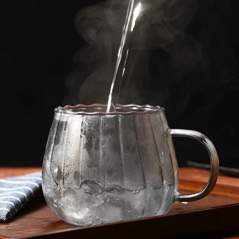 Hitze- & kältebeständige 400ml Borosilikatglas Tasse mit kreativem Streifendesign