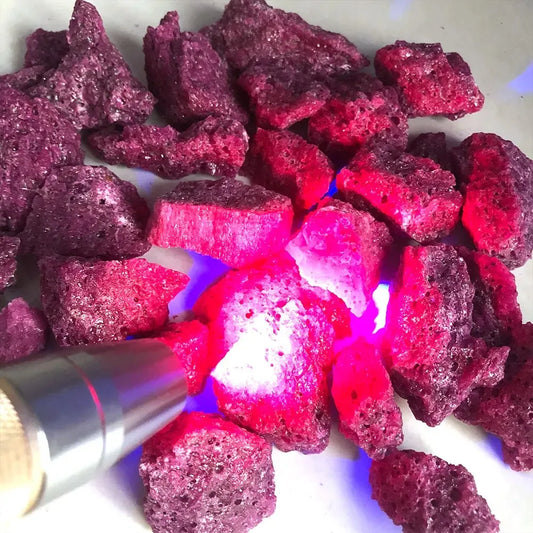 Natürlicher Roter Korund Rohstein - Aromatherapie, Heilstein, Dekoration