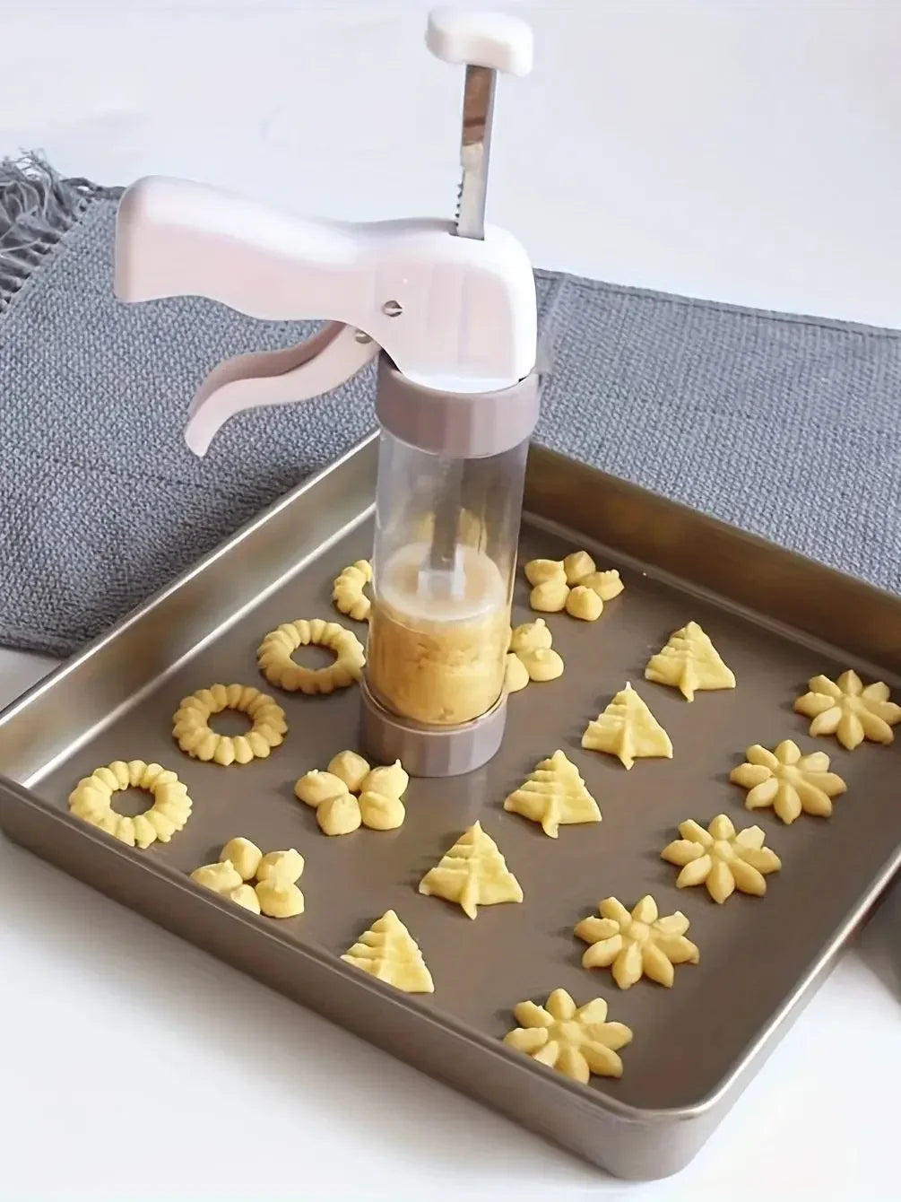 Kekspresse – kleine Kekse in gleichmäßiger Form – mit Kunststoff-Presspistolen und Zubehör