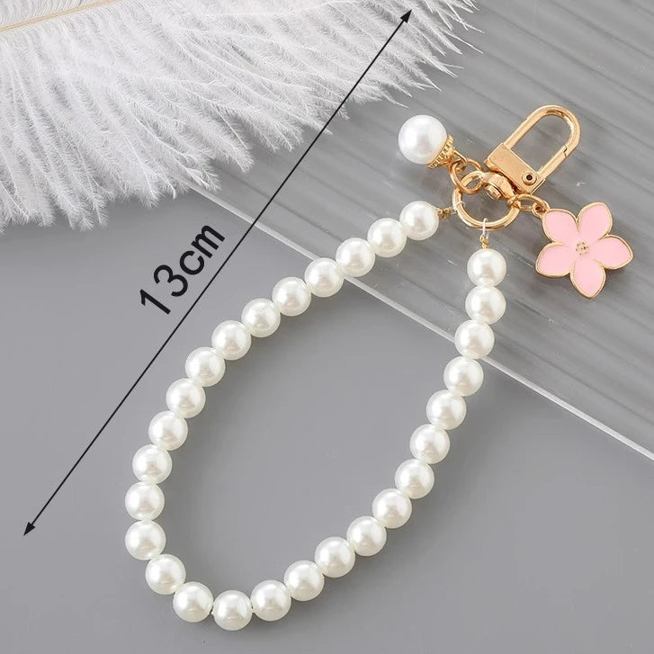Eleganter weißer Perlen Schlüsselanhänger mit Blumen und Karabiner 13cm