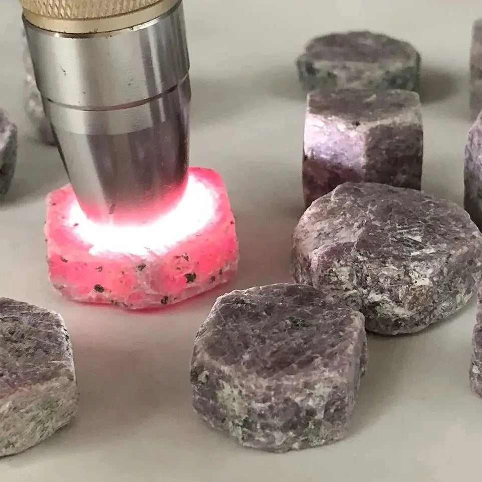 Naturstein Rubin Korund Rohstein Heilkristall Energie Mineralkristall Quarz