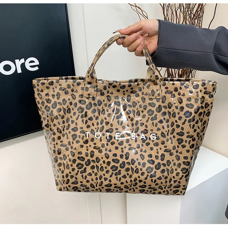 Leichte Damenhandtasche mit großem Fassungsvermögen im Leopardenmuster