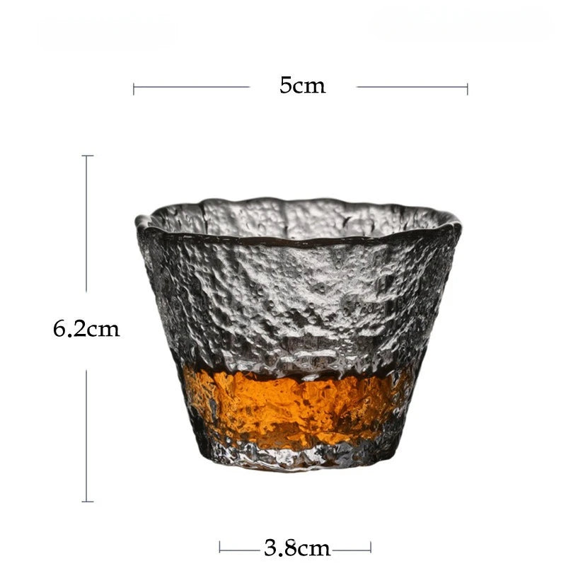 Exklusive Teeschale aus gehämmertem Glas mit Goldrand