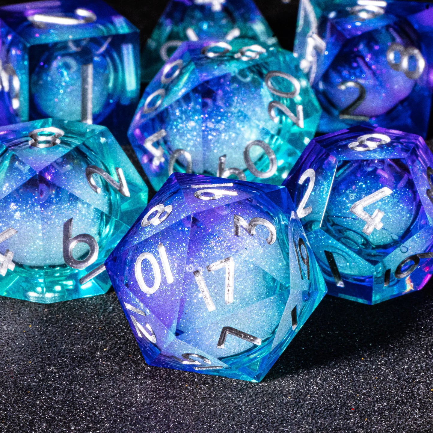 Hochwertiges 7-teiliges Würfelset für Rollenspiele mit flüssigem Kern