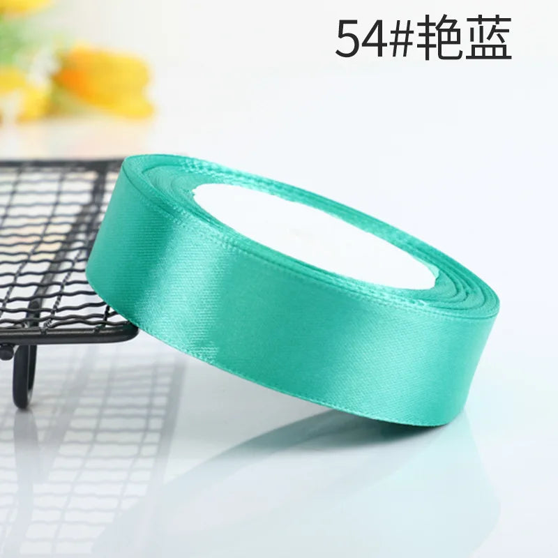 Vielseitige Satinbänder in 10 Farben für festliche Dekorationen