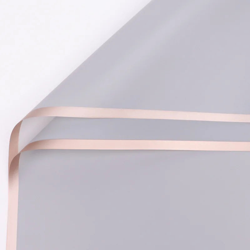 Elegantes Blumiges Geschenkpapier mit Goldrand für besondere Anlässe