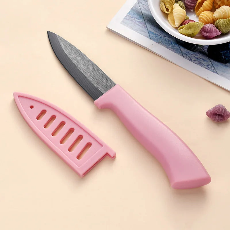 Keramikmesser mit scharfer Klinge und Schutzabdeckung für präzises Schneiden