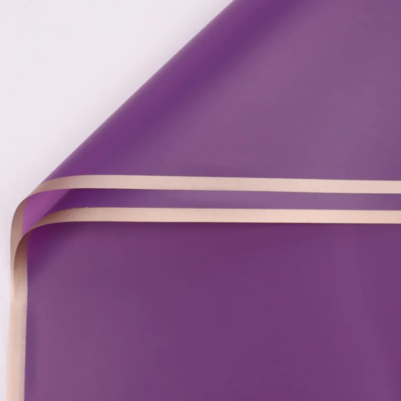 Elegantes Blumiges Geschenkpapier mit Goldrand für besondere Anlässe