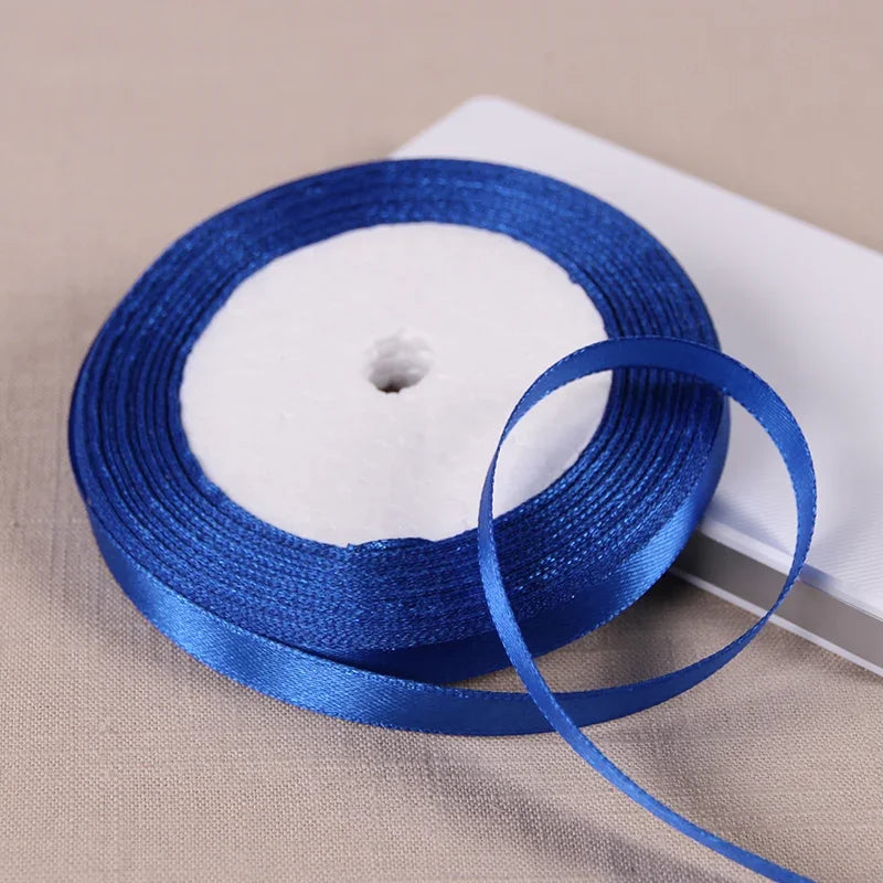 Vielseitiges Polyesterband für Dekoration und Bastelprojekte
