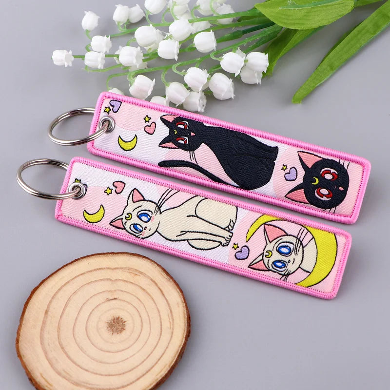 Anime Stickerei Schlüsselanhänger 13x3cm Cartoon Zubehör Geschenk