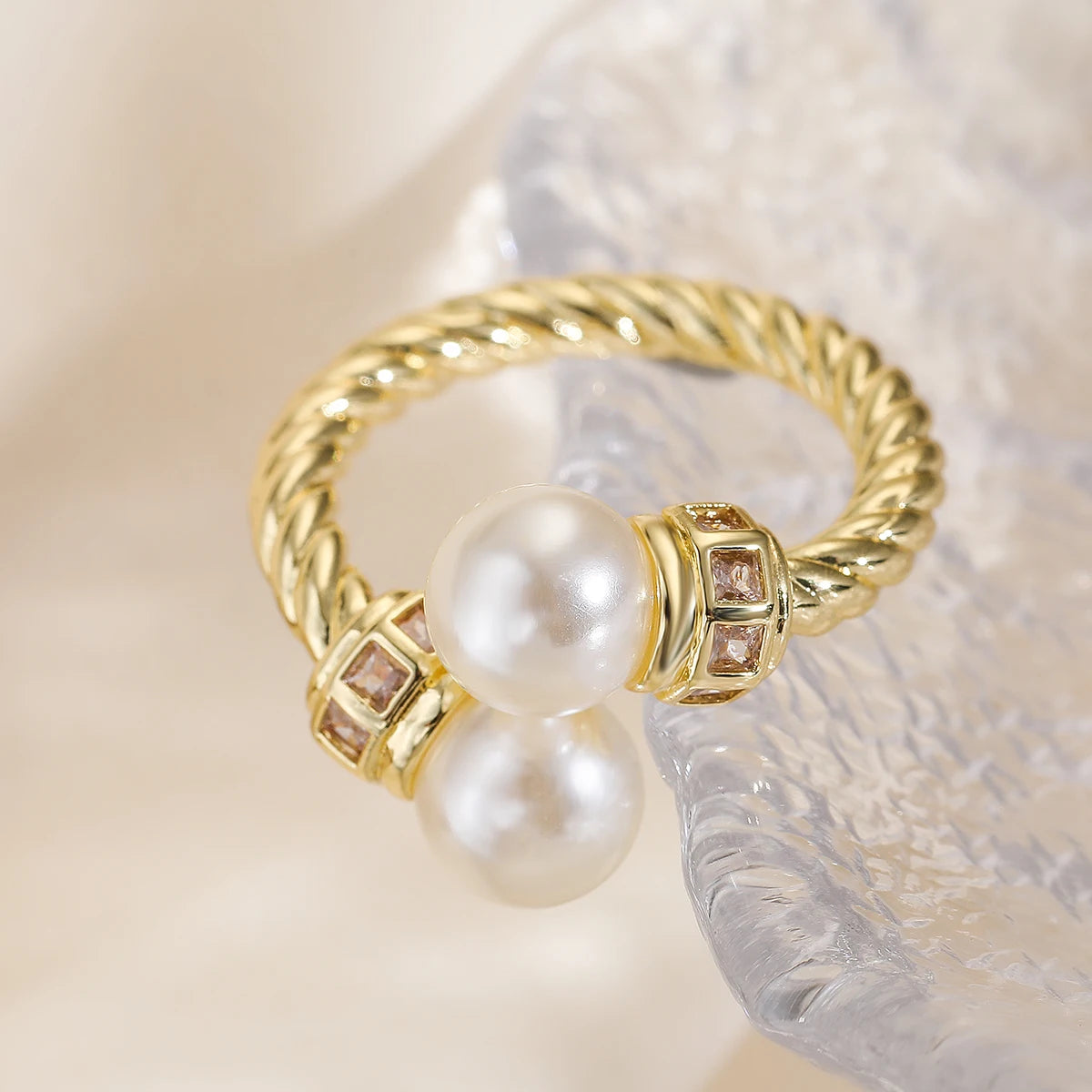 Eleganter Kupfer Ring mit AAA Zirkonia und Geometrischem Design für Frauen