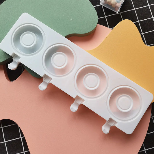 Vielseitige Silikonform für Eis, Kuchen und Babynahrung im Donut Design