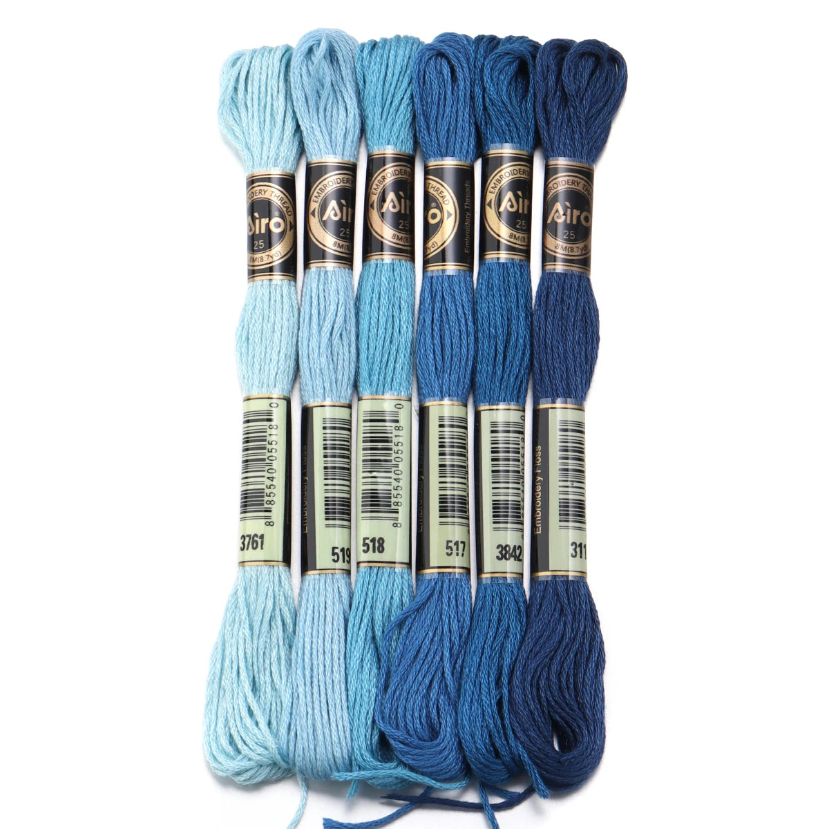 Umfangreiches Set Stickgarn für Handarbeiten mit bunten Farben