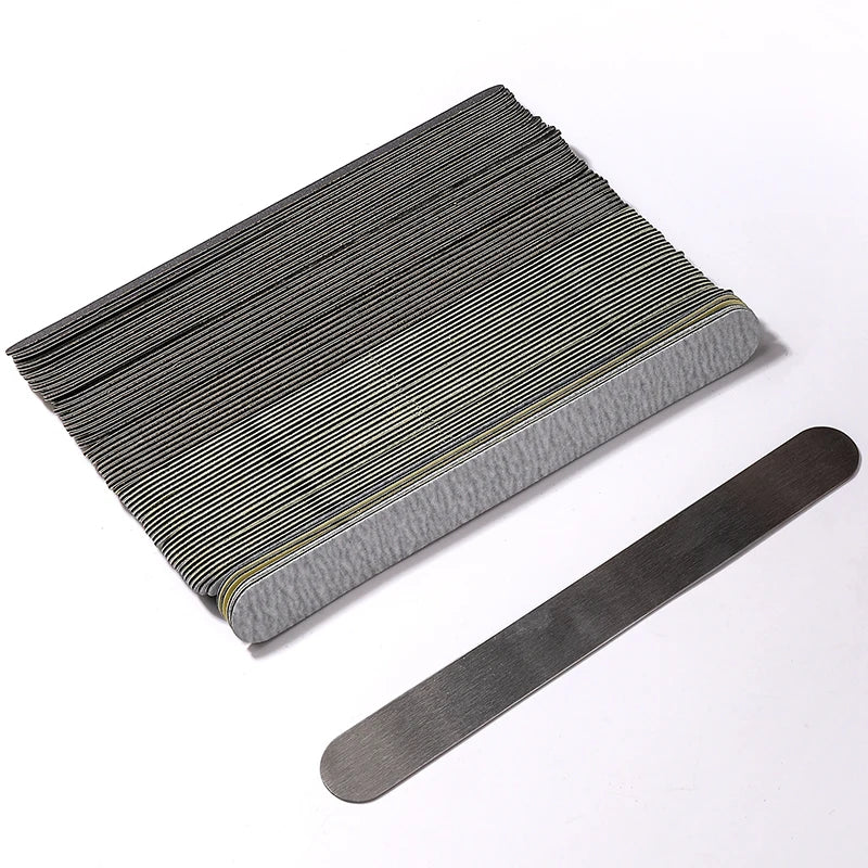 Praktisches Set mit austauschbaren Nagelfeilen für gepflegte Hände