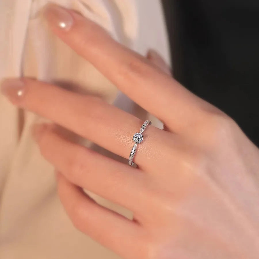 Eleganter Zirkonia Ring für Frauen – Ewigkeit und Verlobungsschmuck
