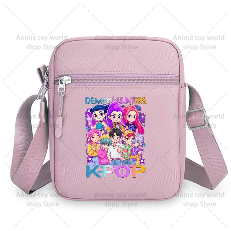 Kompakte Umhängetasche aus Nylon mit trendigem Anime Motiv für Mädchen