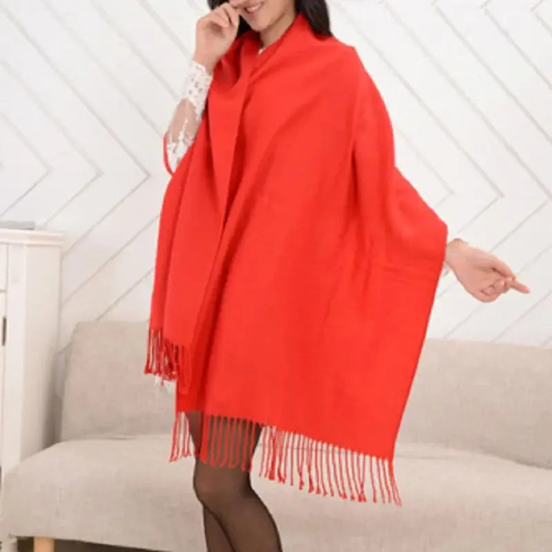 Kuscheliger Damen Winterschal im klassischen Plaid Design