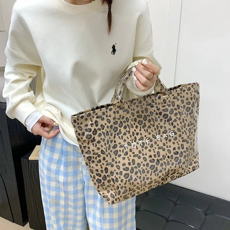 Leichte Damenhandtasche mit großem Fassungsvermögen im Leopardenmuster