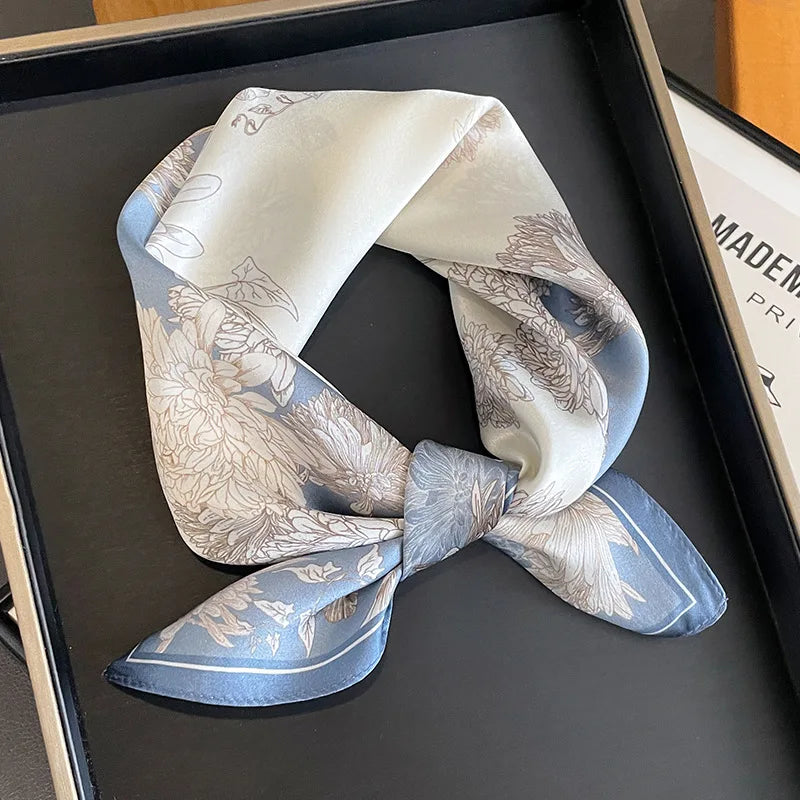 Eleganter Satin Schal mit Druckmuster für Damen als vielseitiges Accessoire