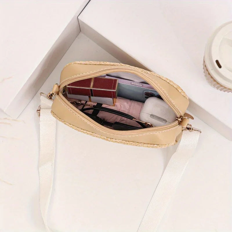 Kleine einfarbige Umhängetasche aus Stroh für vielseitigen Alltags- und Party-Look