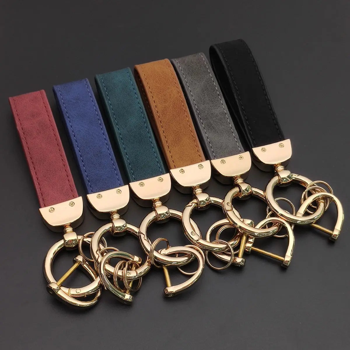 Individueller Retro Schlüsselanhänger aus Leder mit Edelstahl Akzent