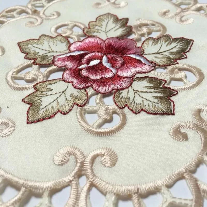 4x Runde bestickte Blumen Tischsets für Esstisch – Perfekt für Party und Hochzeit